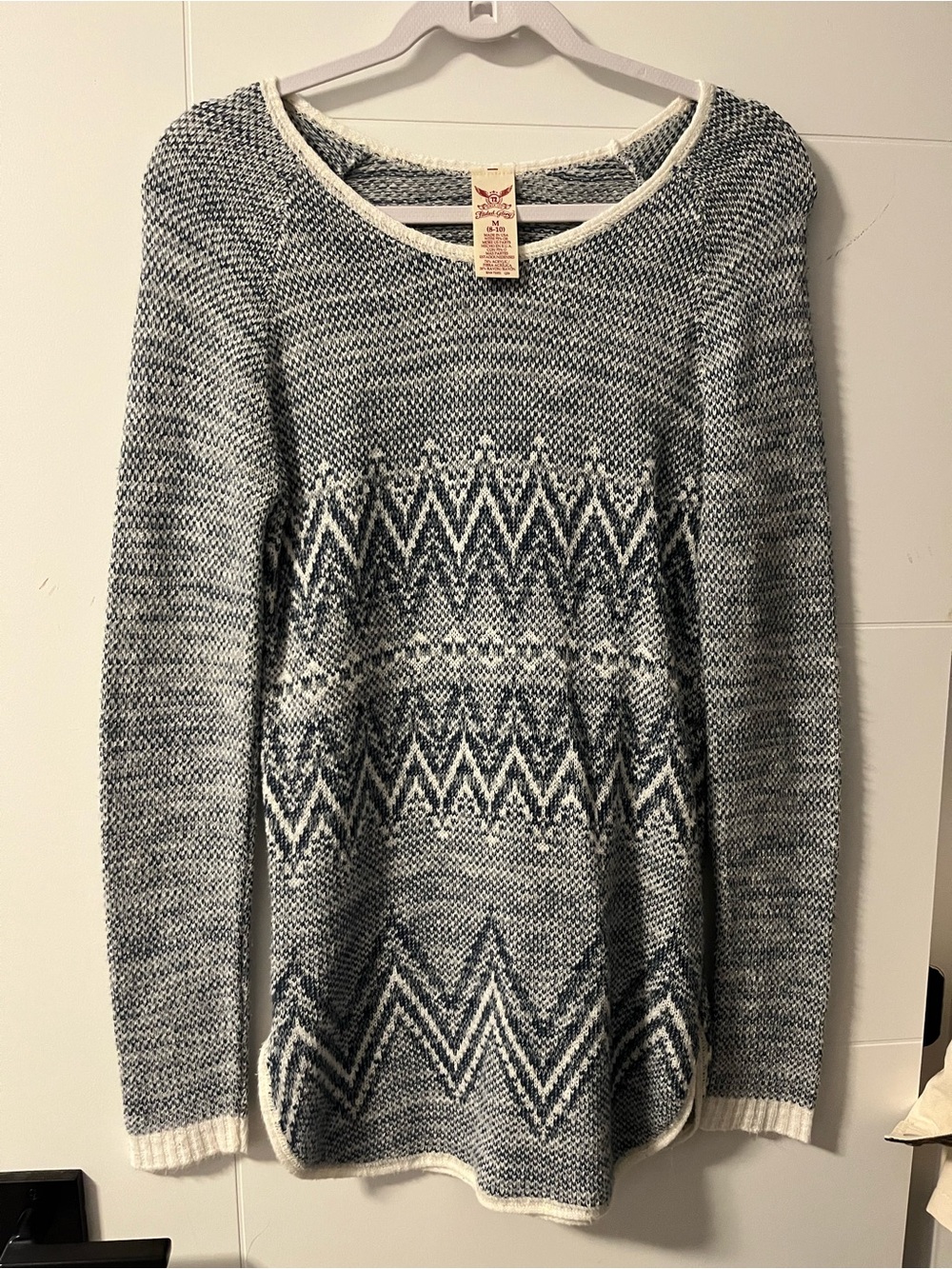 Faded Glory Navy & White Zigzag Crewneck Sweater